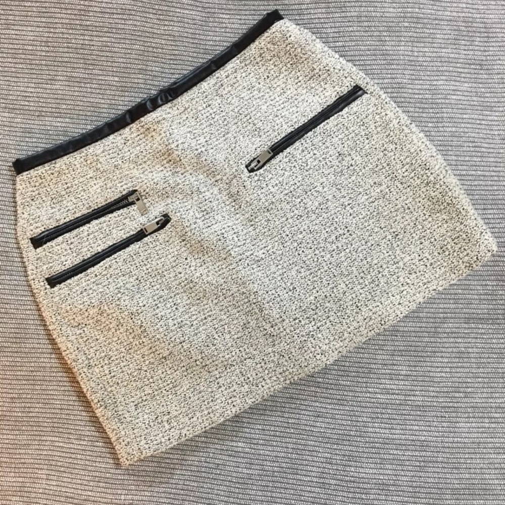 💟SOLD💟 Zara Skirt - Size S - White & Black Knit